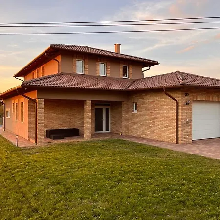 Virág Casa vacanze Balatonszarszo