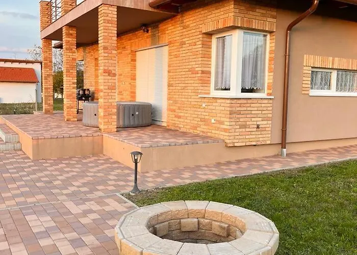 Semesterbostad Virag Vendeghaz